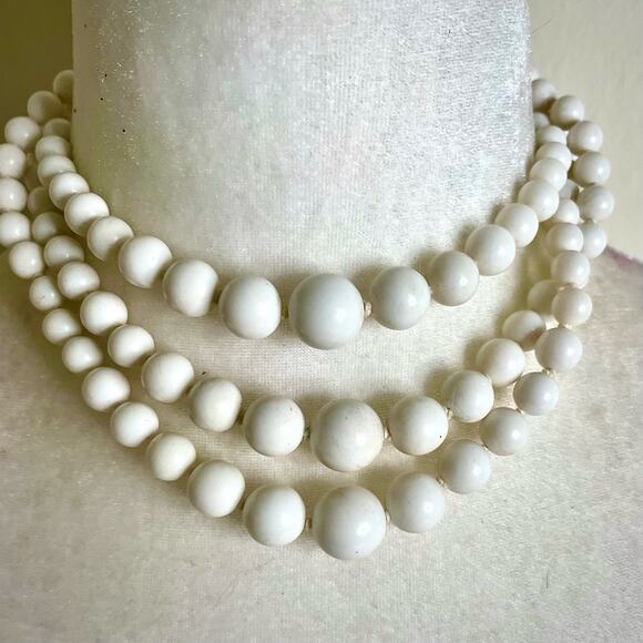 Vintage Triple Strand Graduating White Beaded Choker Necklace - Picture 1 of 3